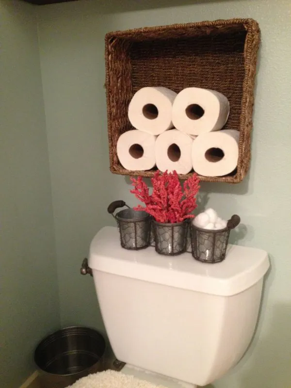 Практичный декор в туалет