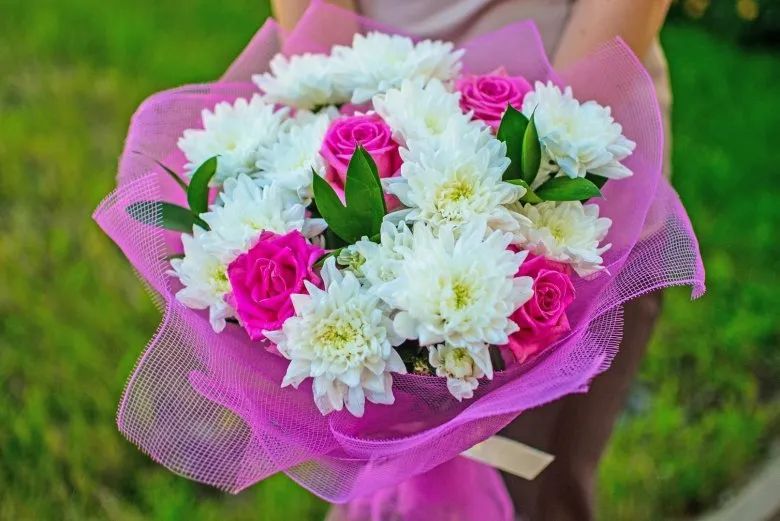 Букет цветов хризантемы и розы