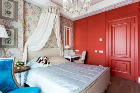 Красная спальня в классическом стиле - Дизайн интерьера