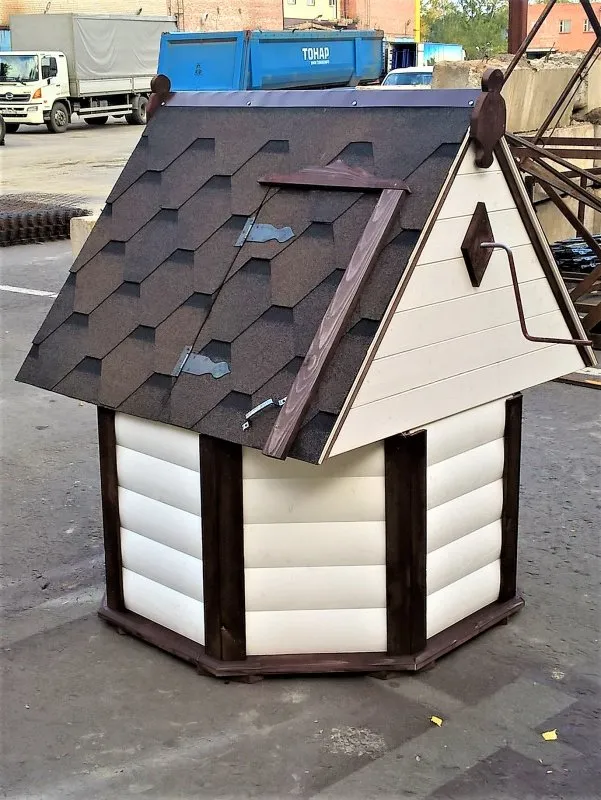 Домик для колодца на даче