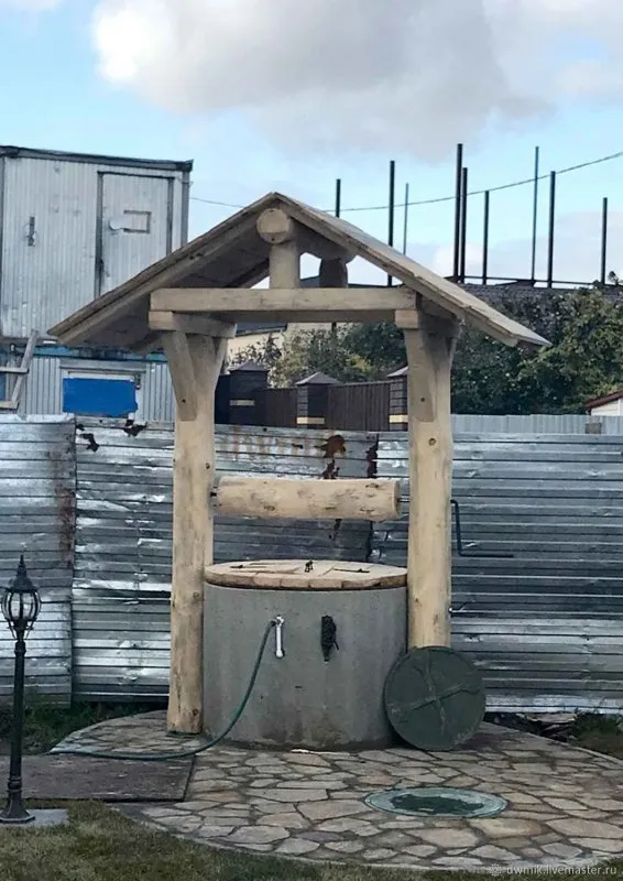 Домик для колодца с крышей