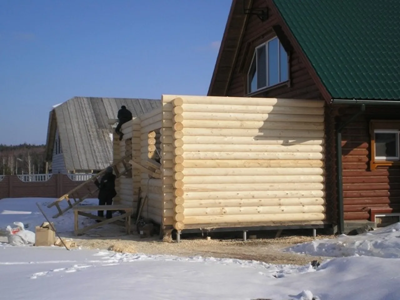 Пристрой к деревянному дому – как правильно сделать