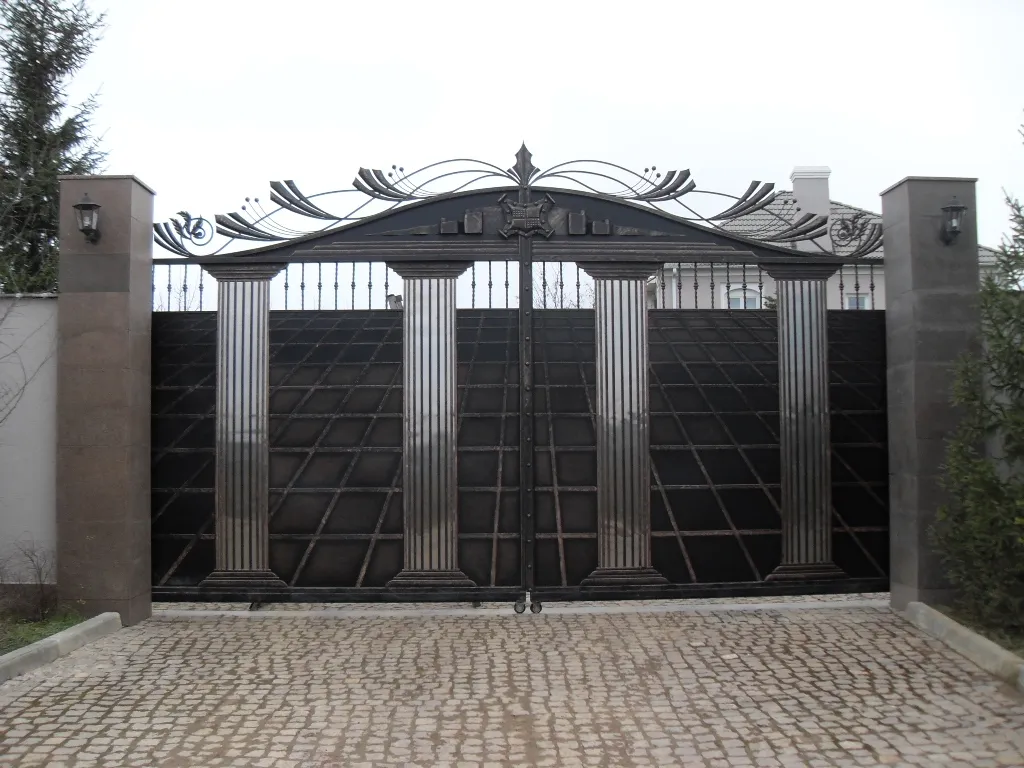 Оригинальные кованые ворота