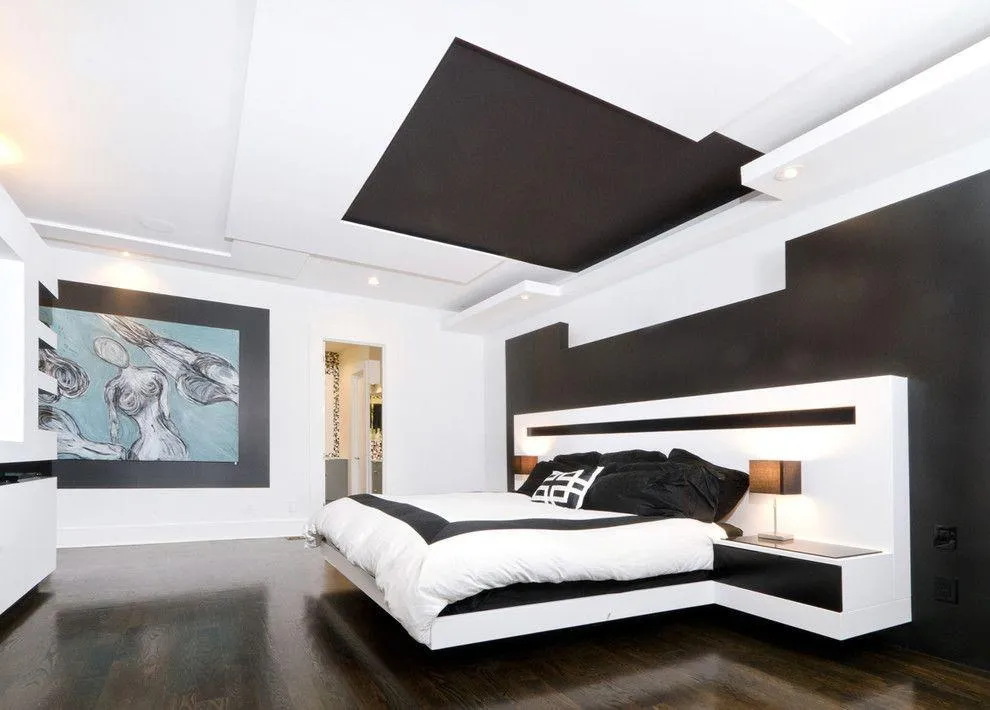 Чёрно-белый потолок в спальне Хай-тек