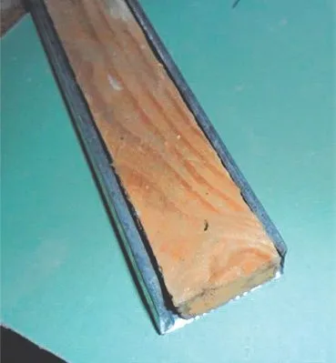 Профиль с деревянной закладной не согнется под поперечной нагрузкой.