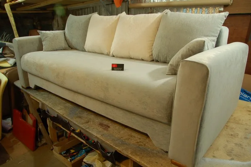 Обшивка старого углового дивана