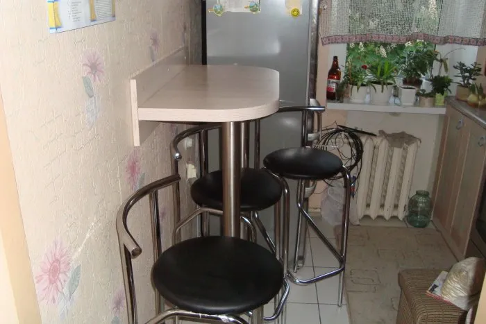 Барный стол для маленькой кухни