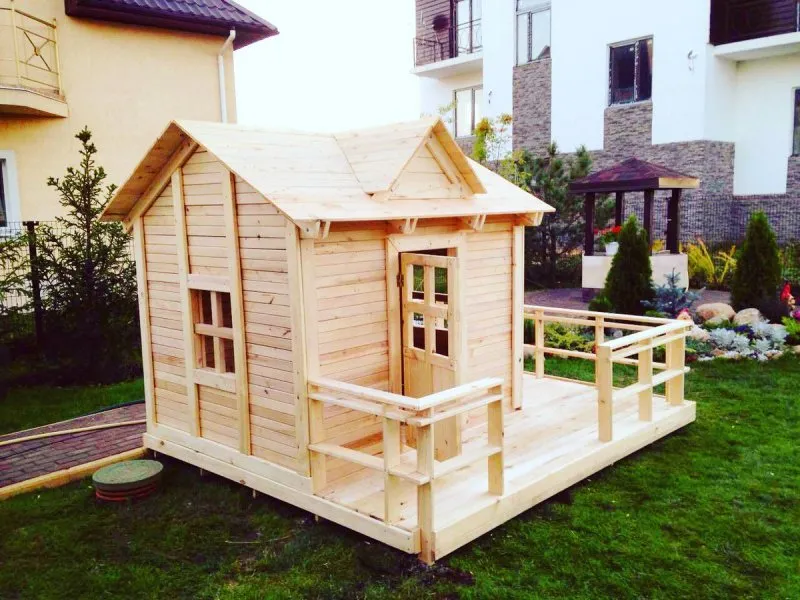 Дом из дерева для детей
