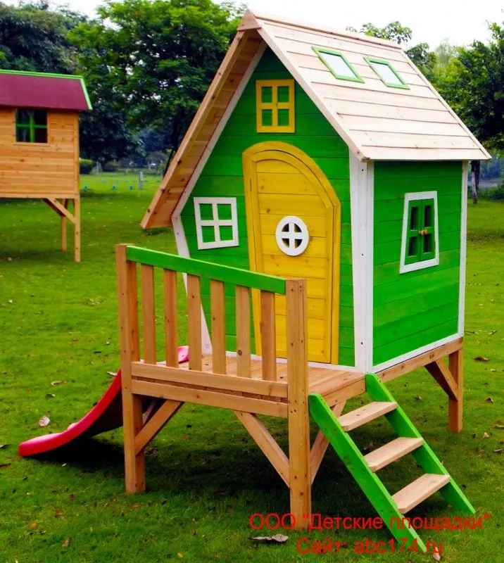 Детский домик для дачи из дерева